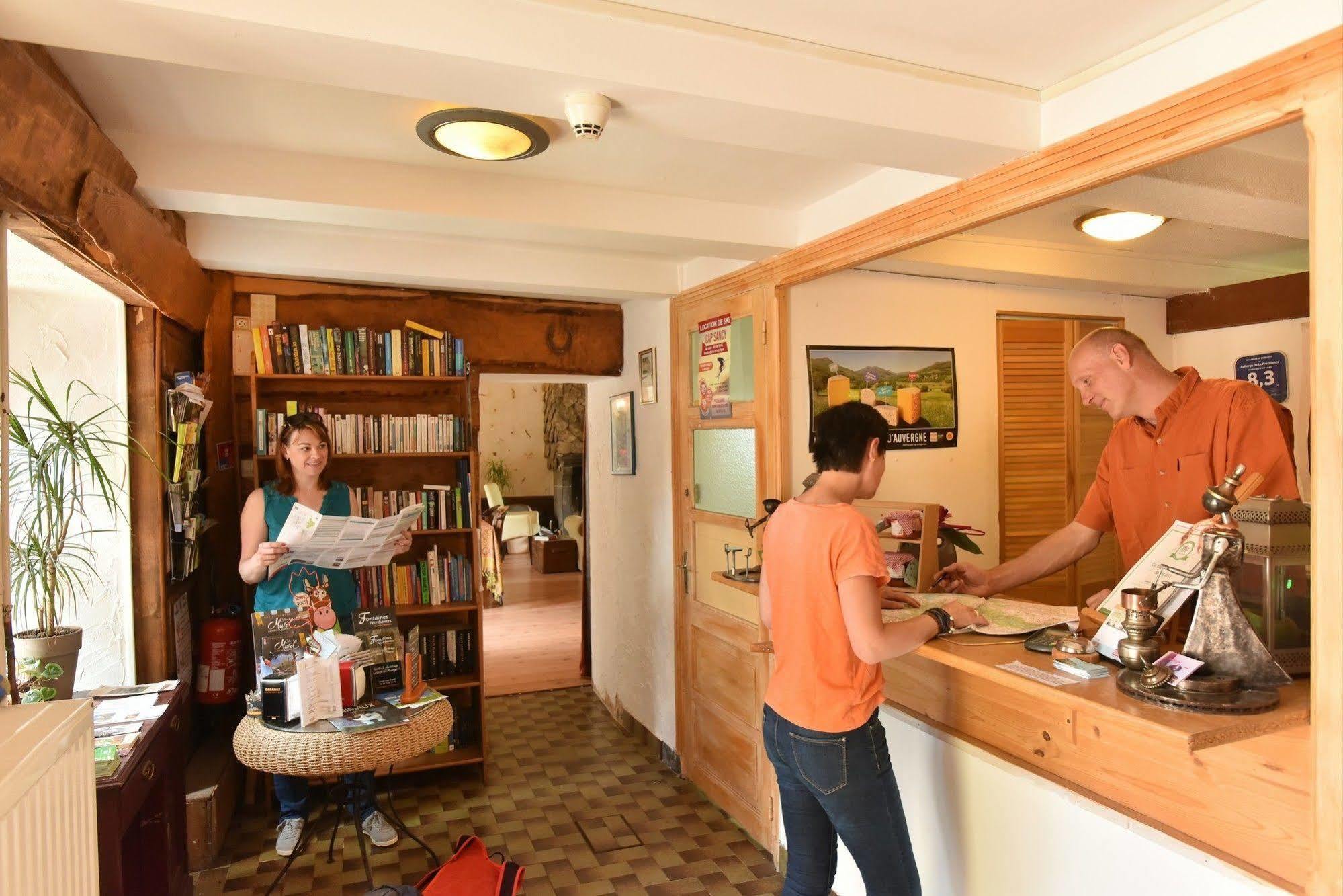 Auberge De La Providence Saint-Donat Экстерьер фото